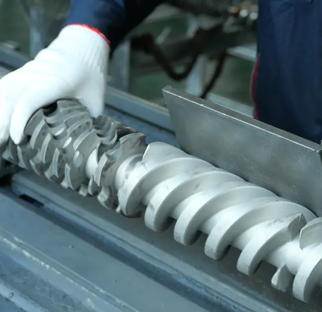 නිස්සාරකයේ කළු රේඛා නැවත නැවතත් දිස්වන්නේ ඇයි? එය බැරලයක හෝ ඉස්කුරුප්පු ඇණ සමඟ ඇති ගැටළුවක් නිසා එය ඉක්මනින් තීරණය කරන්නේ කෙසේදැයි මෙම ලිපිය ඔබට උගන්වයි.